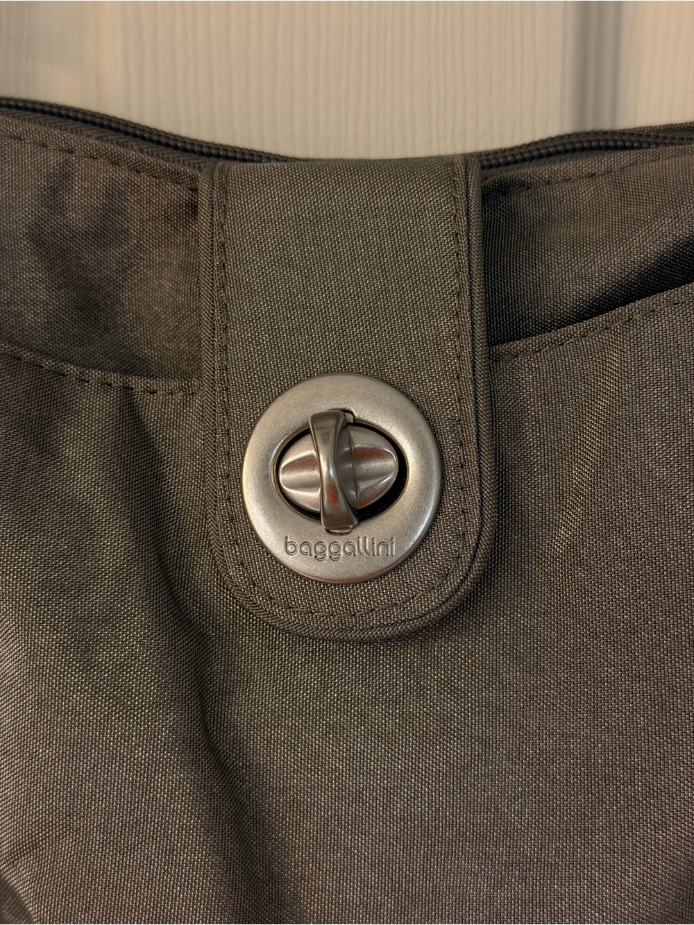 Baggallini Charcoal Gray Crossbody Shoulder Bag - Picture 2 of 7